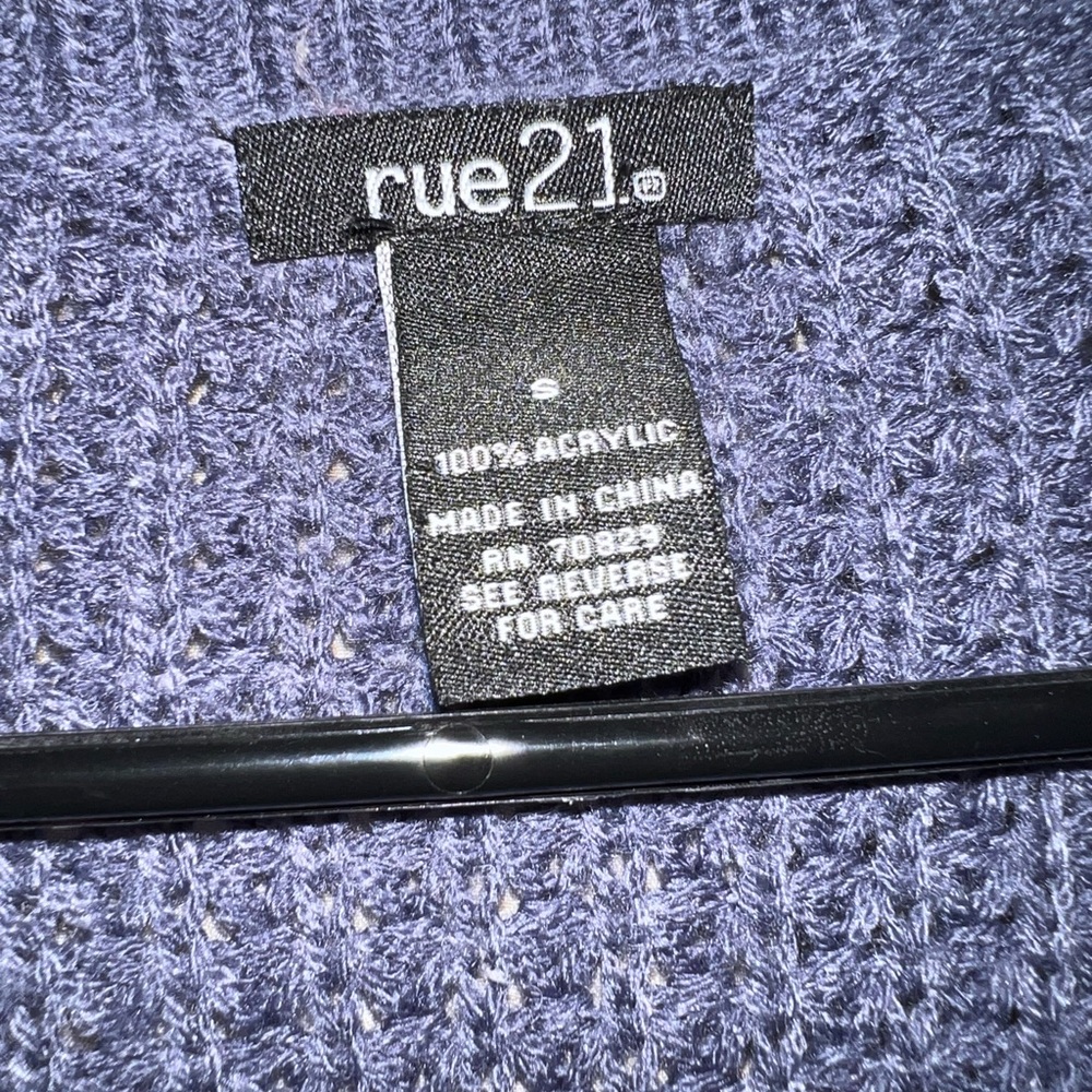 Sweater - Picture 4 of 4